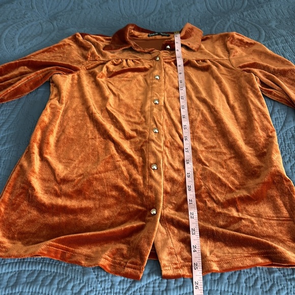 Women’s SHEIN Button Front Velvet Shirt Size 4 - Picture 6 of 11